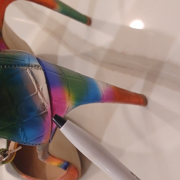 Steve Madden Alisha-R Metallic Rainbow LGBT Pump High Heel W/flaw PRIDE SZ 9 - Picture 14 of 16